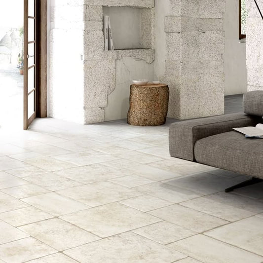 Gres porcellanato effetto pietra multiformato: design naturale e bordi irregolari